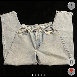 Vintage 90s women’s Levi jeans